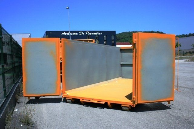 Caja de 20 m3 con puertas traseras de dos hojas tipo libro.